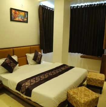 Budget Stay In Udaipur For Solo Traveller